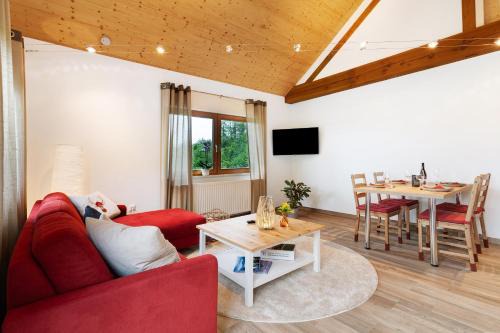 Oberkirch Apartment | Discover Schwarzwaldglück: Family-Friendly Retreat with a 10/10 Score