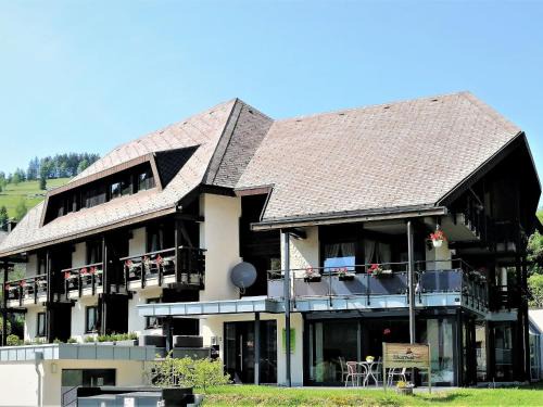 Muggenbrunn Apartment | Discover Schwarzwaldmädel-Ferienwohnungen with Private Pool