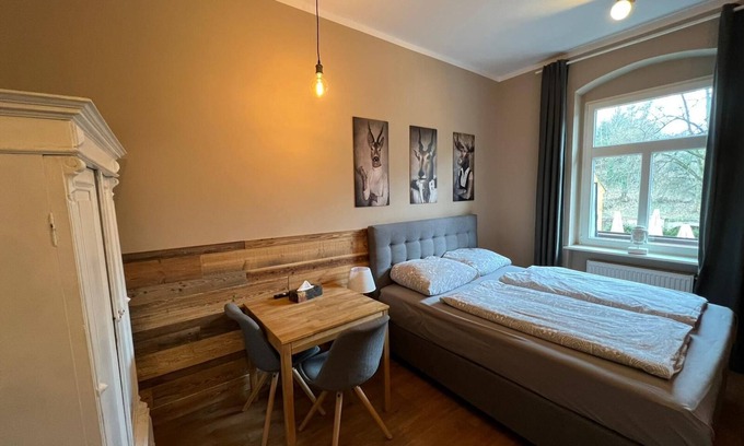 Loschwitz Apartment | Cozy Schweizerhaus Studio for Two with Balcony & Spa