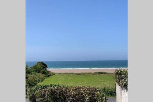 Les Pieux House | Oceanfront Retreat: SCIOTOT - Bord de Mer Awaits You