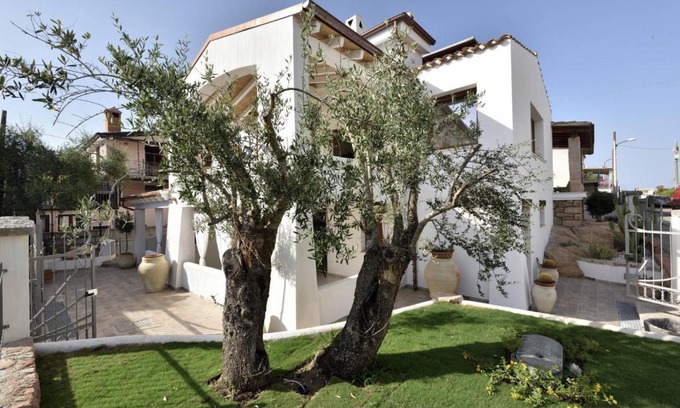 Tancau Sul Mare Apartment | Relax at Scirocco: Steps from the Sea, 4-Star Retreat