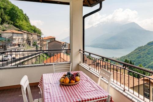 Garzeno Apartment | Scenic Sciura Elena's Terrace: Breathtaking Views Await