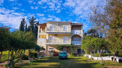 Dassia Apartment | Child-Friendly Scorpios Apartments with a 9.4/10 Rating