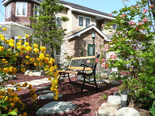 Nasu House | Cozy Scotch Court: Family-Friendly with Hot Tub & Breakfast