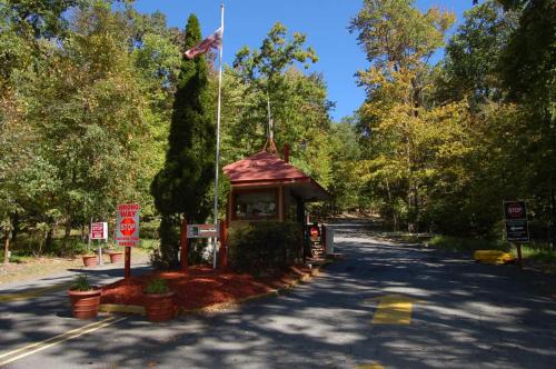 Henryville Resort | Family-Friendly Scotrun Camping Resort Loft Model with Pool
