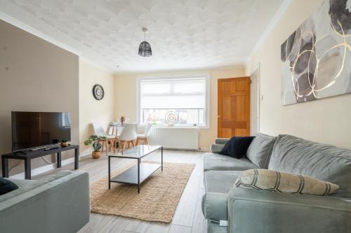Lanark House | Family-Friendly Escape at Scott House - Pet Welcome!