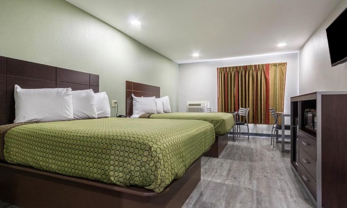 Tomball Hotel | Affordable Family-Friendly Stay at Scottish Inn and Suites