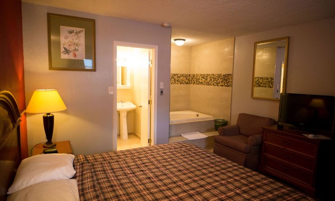 Bensalem Hotel | Comfortable Scottish Inn and Suites with Spa & Breakfast