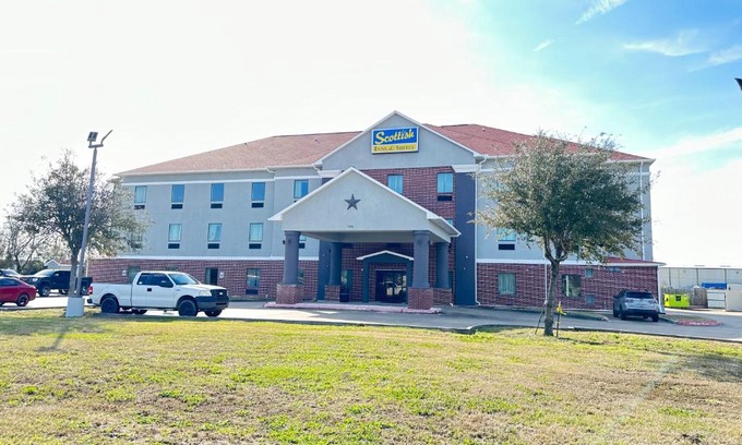 La Porte Hotel | Budget-Friendly Scottish Inns and Suites in La Porte
