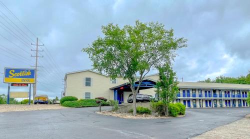 Osage Beach Hotel | Cozy Scottish Inns Motel with Oceanfront Views in Osage Beach