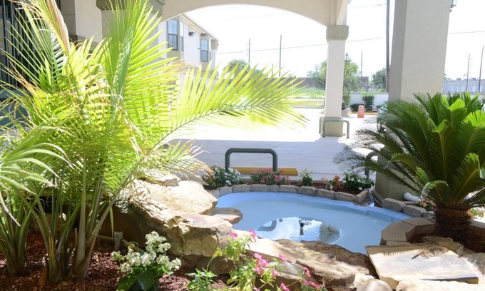 Astrodome Hotel | Discover Scottish Inns & Suites at NRG Park - Family Friendly!