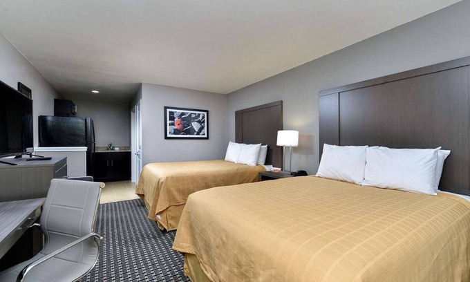 Cotulla Hotel | Budget-Friendly Scottish Inns & Suites with Family Amenities