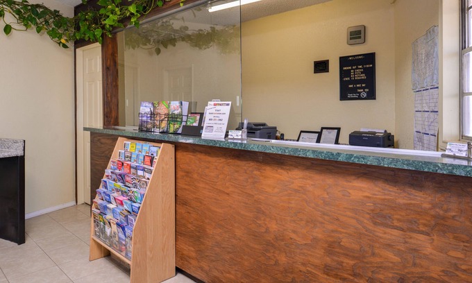 Lubbock Hotel | Budget-Friendly Scottish Inns & Suites with Family Amenities