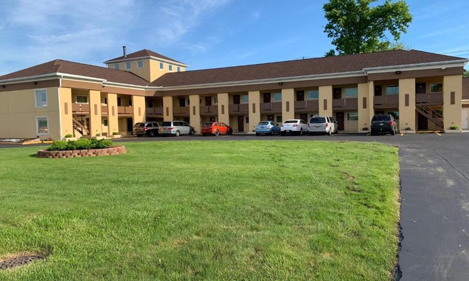 Kenmore Hotel | Cozy Scottish Inns Tonawanda with Breakfast & Hot Tub Access