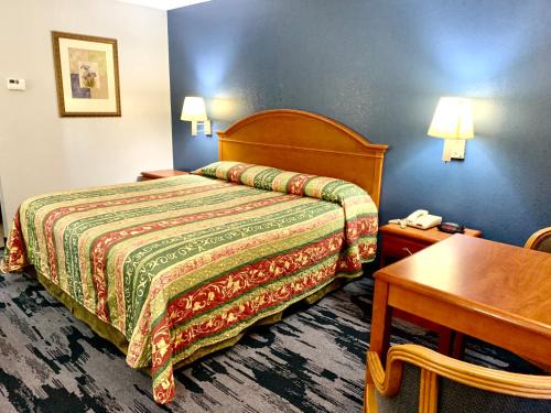 Washington Ave./ Memorial Park Hotel | Budget-Friendly Scottish Inns on Westcott Street for Families