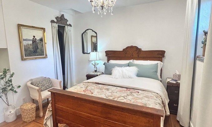 Caroline Apartment | Scottland Yard Farm - The Caretaker's Quarters