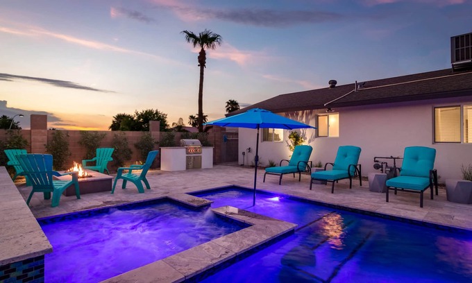 Cox Heights House | Modern Retreat Near Old Town with Pool and Game Room