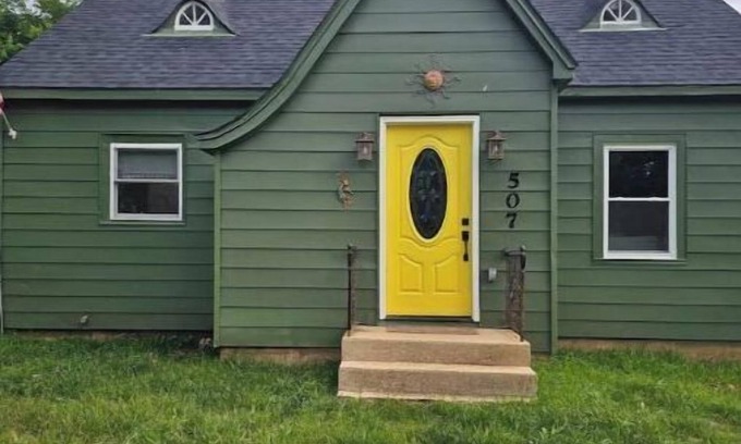 Doniphan House | Scotty's sunny spot
