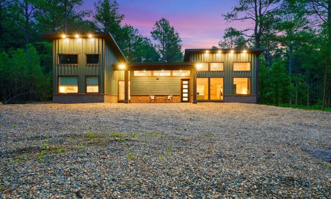 Pickens Cabin | Escape to Screech Owl Cabin: Relax with Hot Tub & Game Table