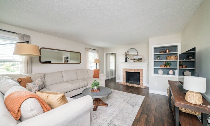 Lynchburg House | Relaxing Retreat with Hot Tub, Near LU & Shopping!