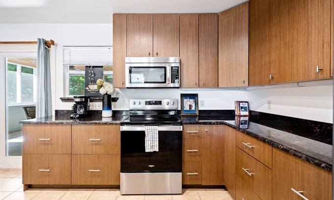 Greater South River City House | Explore Soco Charmer: Family-Friendly with Breakfast Included
