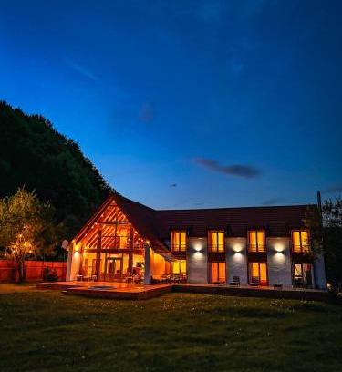 Scrind-Frasinet Ski Chalet | Guest Rated 9.9: Madleine Chalet with Hot Tub, Family Friendly