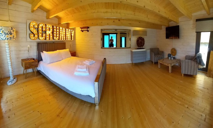 Par Ski Chalet | Oceanfront Delight - Deluxe Cabin with Courtyard View