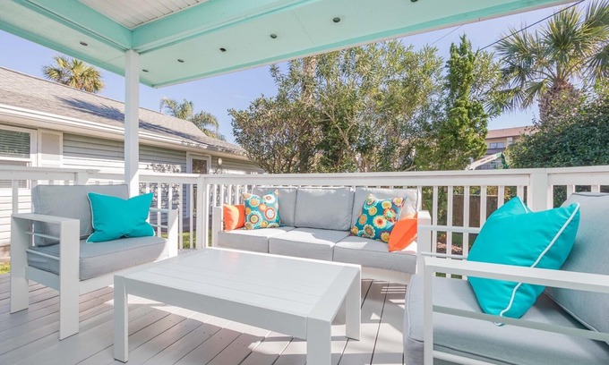 Surfcrest Village Cottage | Coastal Cottage Escape: 2BR with Ocean View & Pool