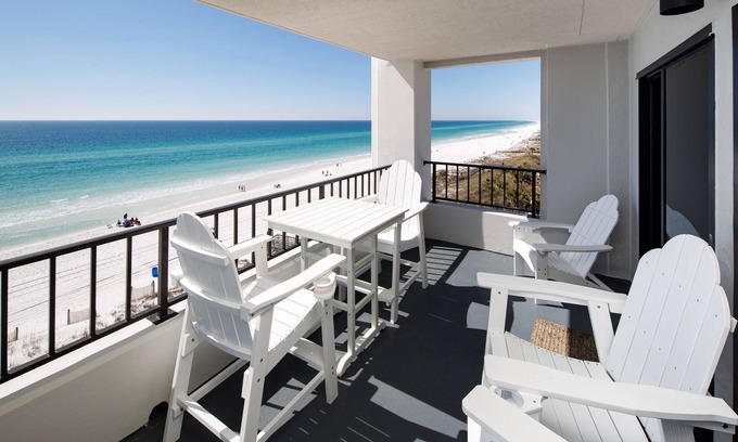 Fort Walton Beach Condo | Surf Dweller 712: Spectacular Gulf-Front View & Pool Access