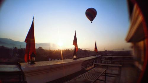 Vang Vieng Hotel | Budget-Friendly SD View Hotel with Family Amenities