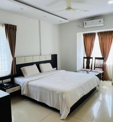 Shravanabelagula Hotel | Comfortable SDK Residency: Family and Pet-Friendly Stay
