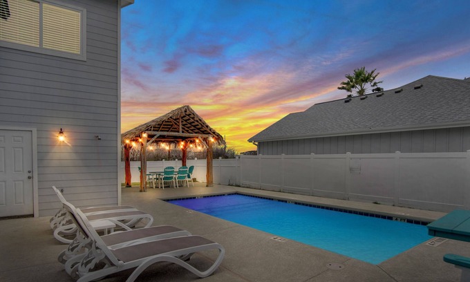 Safe Harbor House | Beachfront Bliss at Sassy Seahorse: Pet Friendly Retreat