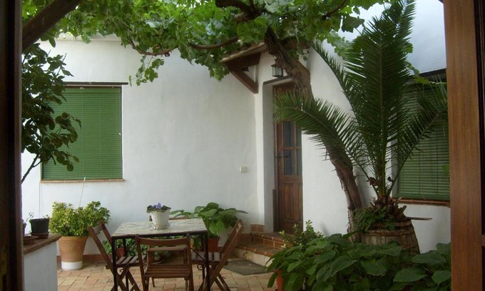Casas de Santa Cruz House | Pet-Friendly Stay at Señorío de Monterruiz - Rated 9/10