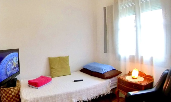 Alicante Apartment | Relaxing Room for Rent in Alicante with Spa & Breakfast
