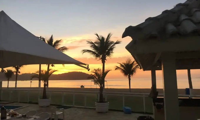 Angra dos Reis House | Experience Every Sunset at Casa Pé na Areia Getaway