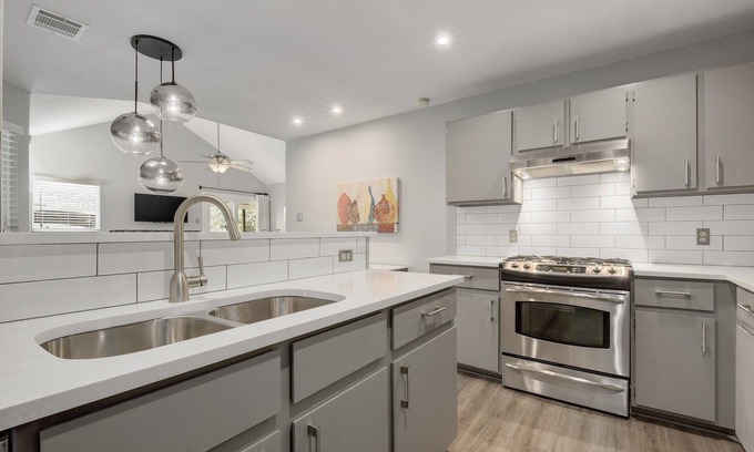 Austin House | Guest Rated 10/10: SE Austin Getaway Near Downtown & COTA