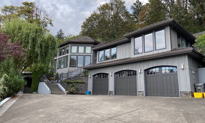 Happy Valley Apartment | Scenic SE House with Family-Friendly Amenities and Views