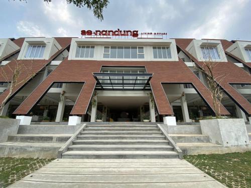 Dinoyo Hotel | Budget-Friendly Se.nandung Living with Breakfast & Family Perks