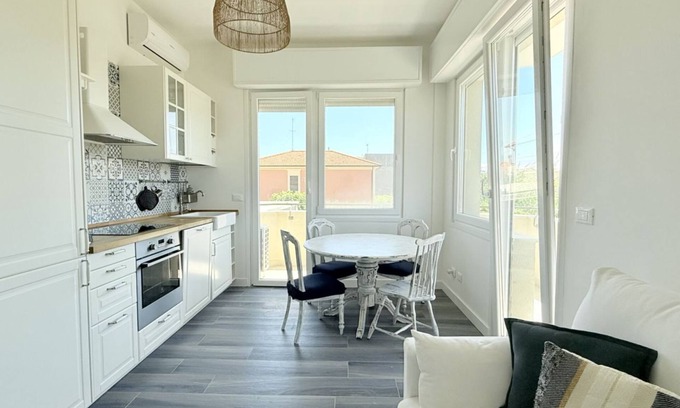 Senigallia Apartment | SE169 – Senigallia, Three-Room Apartment Facing the Sea with Air Conditioning