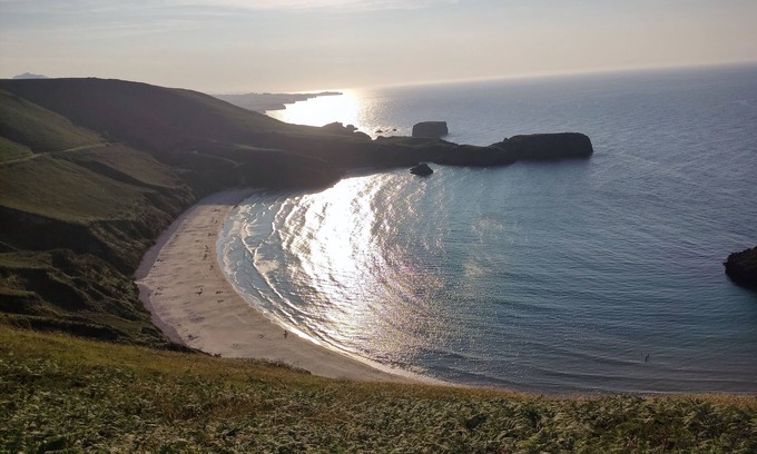 Posada de Llanes Apartment | Discover SEA AND MOUNTAIN: Ideal Location Near Beach & Hills