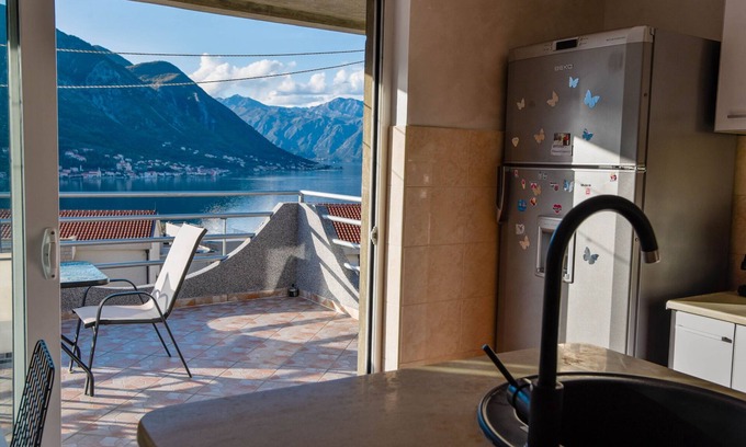 Dobrota Apartment | Relaxing Sea and Nature View Flat with Balcony in Kotor