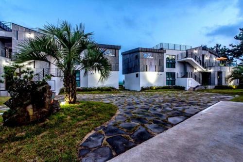 Namwon House | Family-Friendly Getaway at Sea and Wave - 4 Star Rated