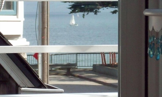 Seabright House | Oceanfront Escape at Sea Angel: 9.8/10 Guest Rated