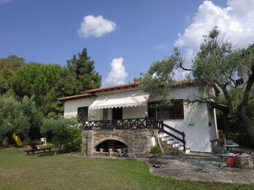 Elia House | Discover Sea Art House: Family-Friendly Retreat with 9.5/10 Rating