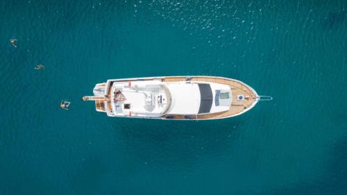 Madliena Boat Rental | Experience Oceanfront Bliss at Sea BaronIV "BedsonBoat"