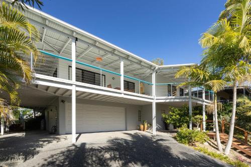 Elizabeth Beach House | Sea Breeze: Family-Friendly Retreat with Pet Amenities