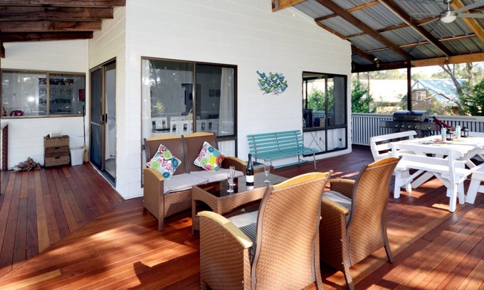 Berrara House | Oceanfront Sea Breeze Berrara Beach House - Rated 9.8/10