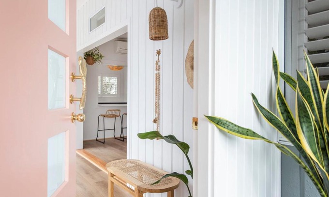 Yamba House | Sea Breeze Cottage: Family & Pet-Friendly Retreat by the Ocean