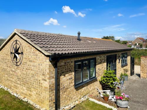 Pagham House | Relaxing Retreat at Sea Breeze - Family-Friendly Haven