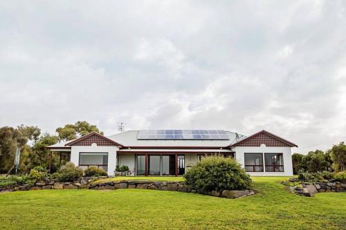 Port Elliot Apartment | Ocean View Retreat - Family-Friendly Stay by the Sea